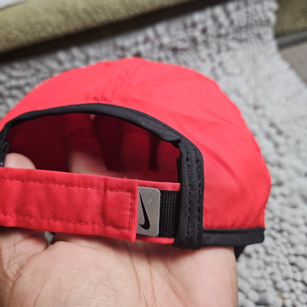 Nike Featherlight Dri-FIT Running Cap Red Black - Picture 3 of 6